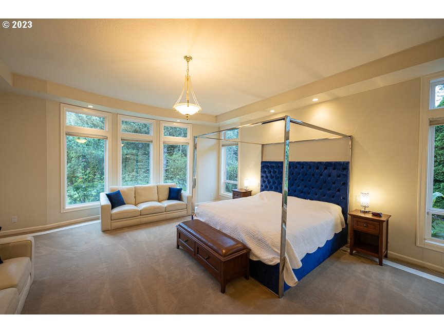 3338 Lakeside Drive Eugene, OR 97401 - Photo 23 of 45 a bed sitting in a bedroom next to a window