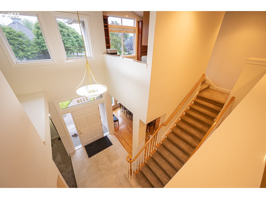 3338 Lakeside Drive Eugene, OR 97401 - Photo 29 of 45 a view of living room with windows