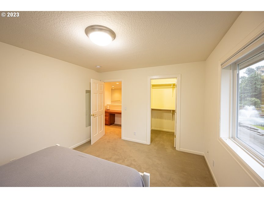 3338 Lakeside Drive Eugene, OR 97401 - Photo 34 of 45 a view of an empty room and window
