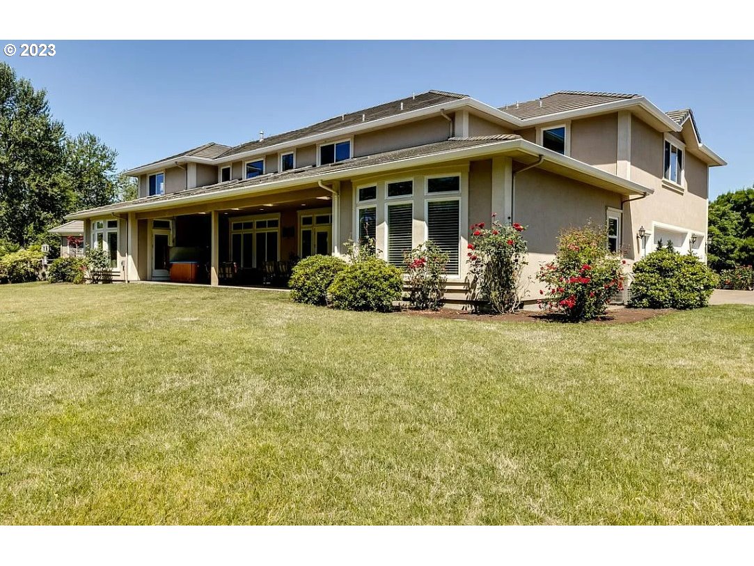 3338 Lakeside Drive Eugene, OR 97401 - Photo 4 of 45 a front view of a house with a yard