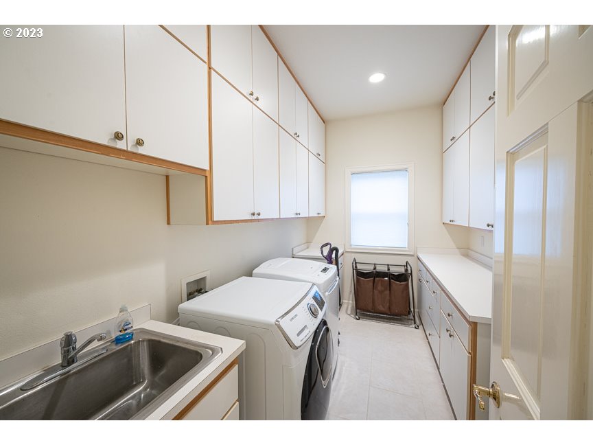 3338 Lakeside Drive Eugene, OR 97401 - Photo 42 of 45 a utility room with cabinets washer and dryer