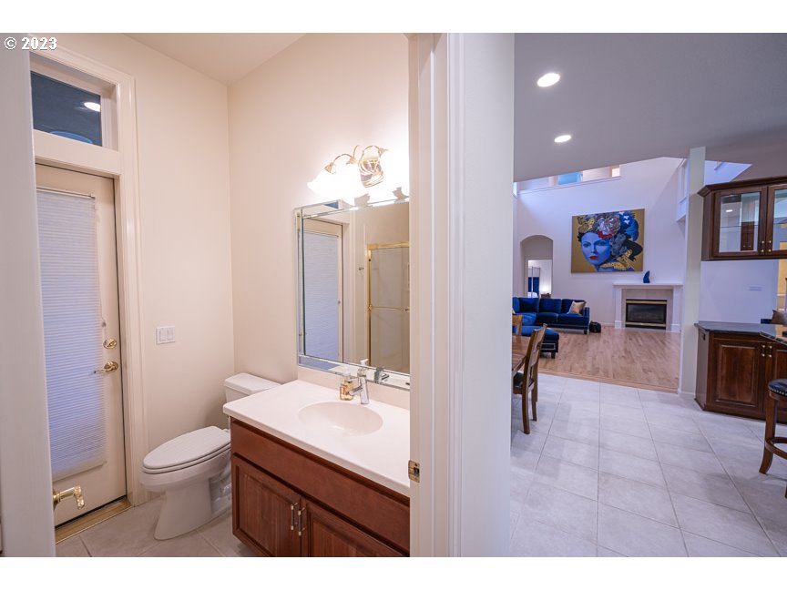 3338 Lakeside Drive Eugene, OR 97401 - Photo 43 of 45 a bathroom with a toilet sink and mirror