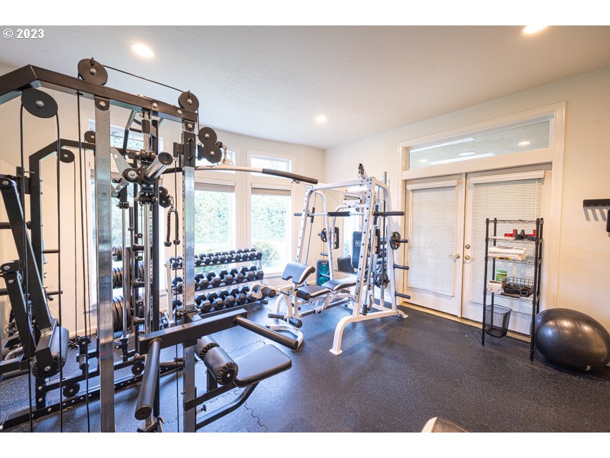 3338 Lakeside Drive Eugene, OR 97401 - Photo 45 of 45 a view of a livingroom with furniture and a window