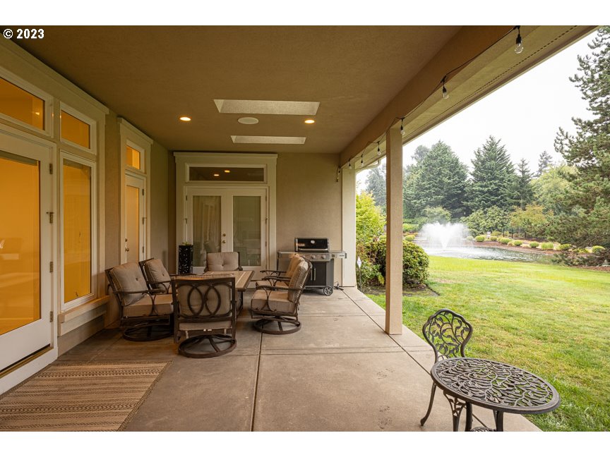 3338 Lakeside Drive Eugene, OR 97401 - Photo 8 of 45 a outdoor space with furniture