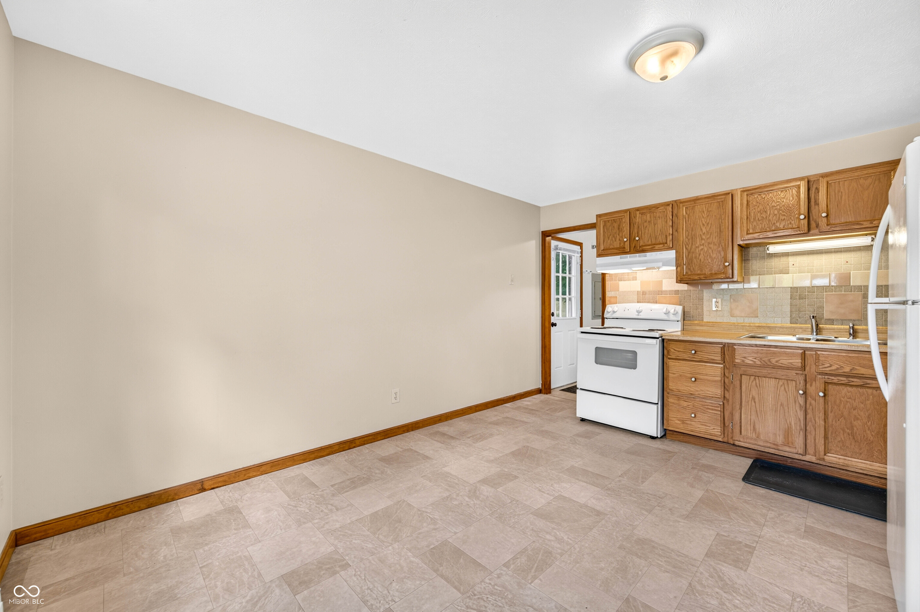 2231 Mapleton Court Columbus, IN 47201 - Photo 10 of 34