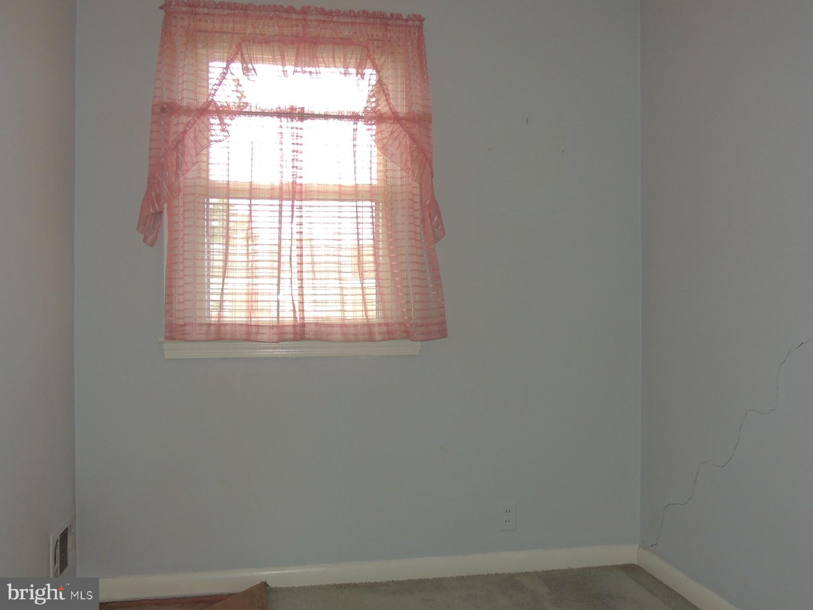 2215 Graythorn Road Baltimore, MD 21220 - Photo 12 of 27 HDWH UNDER CARPET