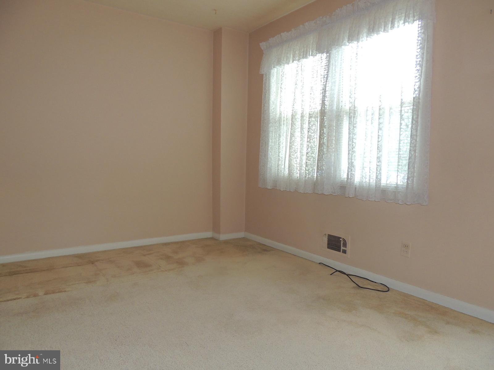 2215 Graythorn Road Baltimore, MD 21220 - Photo 3 of 27 HARDWOOD UNDER CARPETING