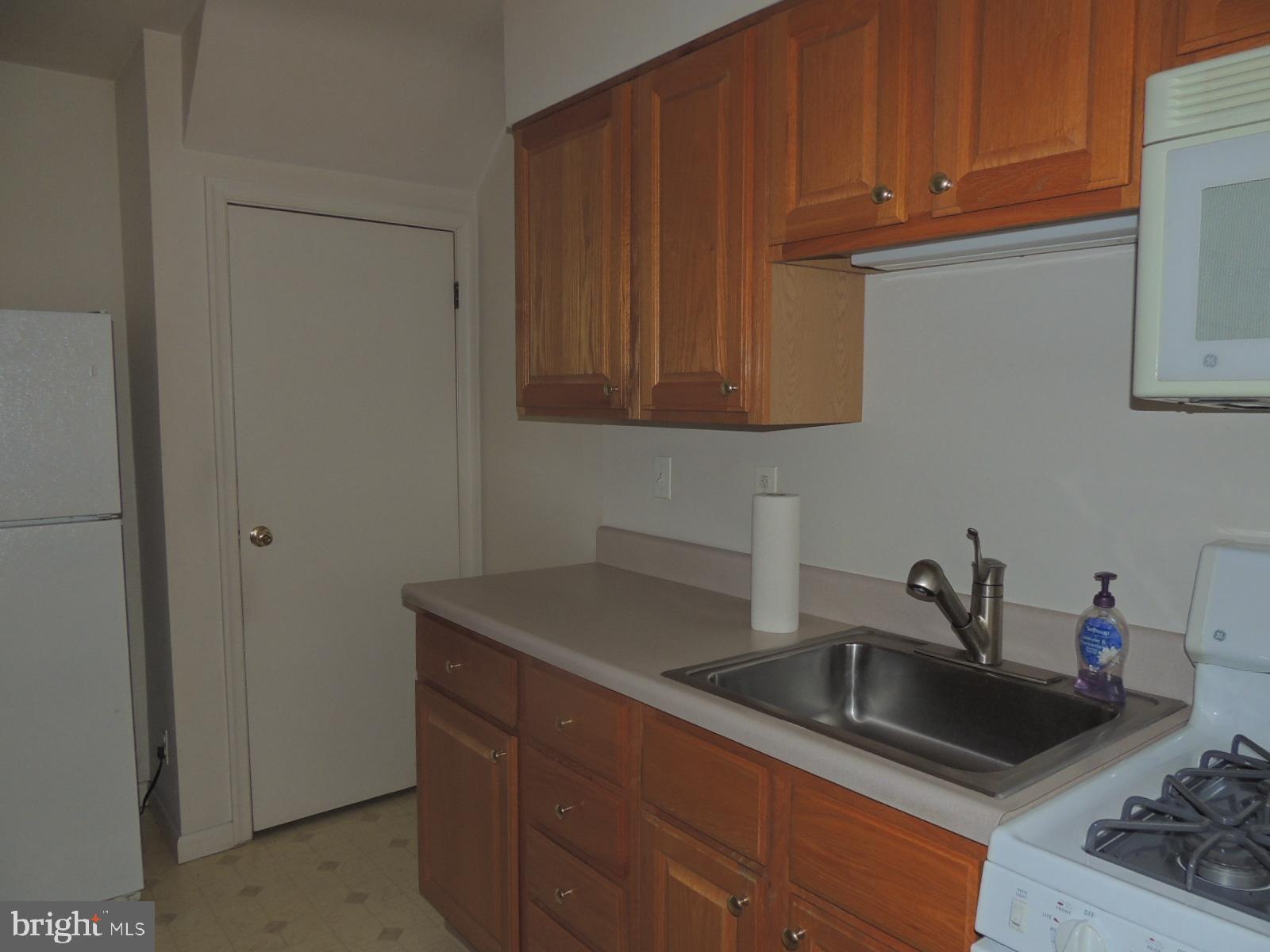 2215 Graythorn Road Baltimore, MD 21220 - Photo 8 of 27 OAK CABINETRY