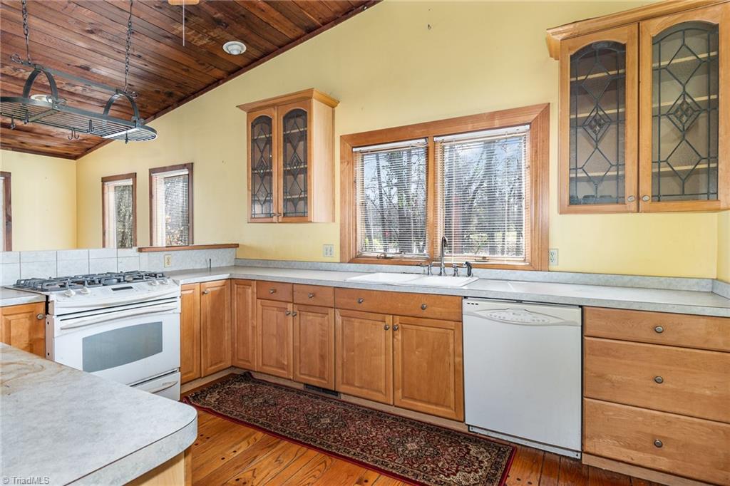 3305 Pine Valley Road High Point, NC 27265 - Photo 7 of 28