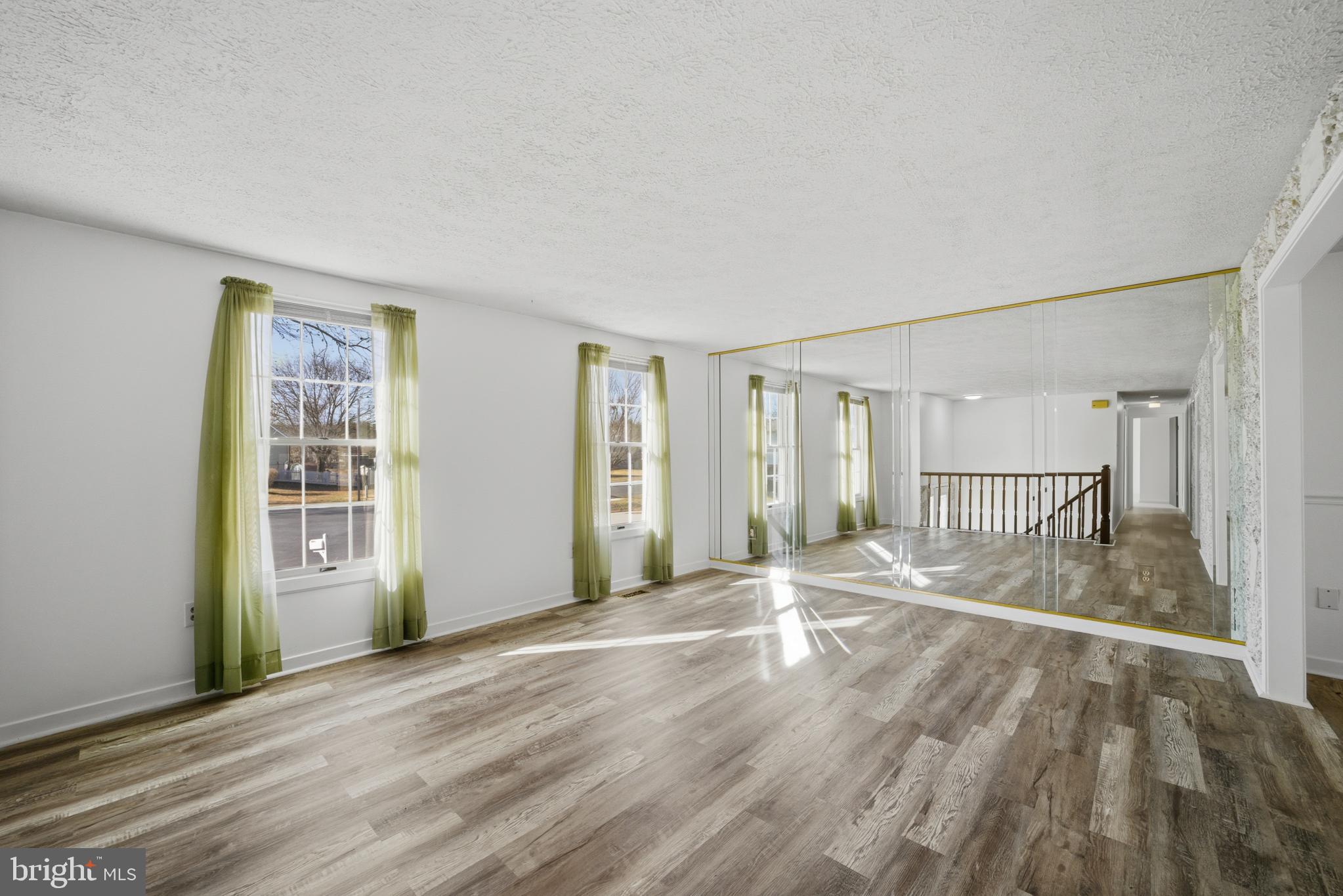 26 Dover Lane Sicklerville, NJ 08081 - Photo 6 of 29 Living Room