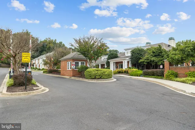 $3,000 | 2540 Kensington Gardens, Unit 204, Ellicott City, MD 21043