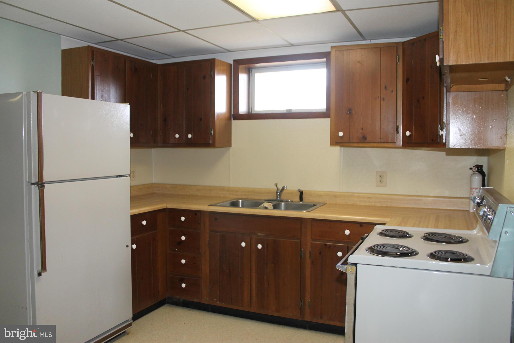 3014 Tenerife Road Catlett, VA 20119 - Photo 23 of 28 Lower level entertainment kitchenette
