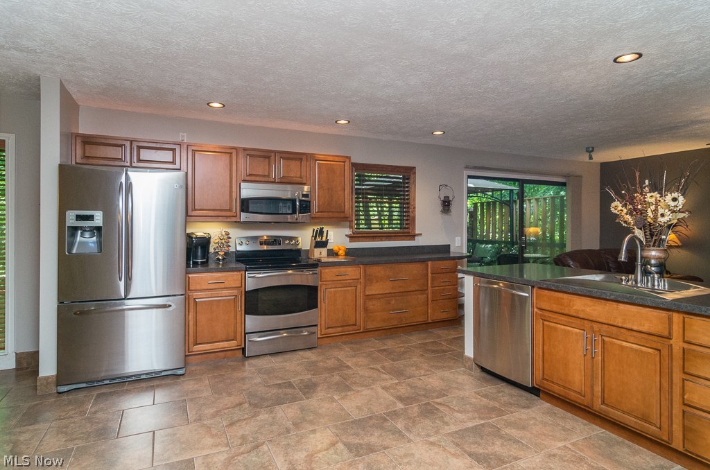 12193 Windcliff Road Strongsville, OH 44136 - Photo 6 of 25 Gallery Image 6