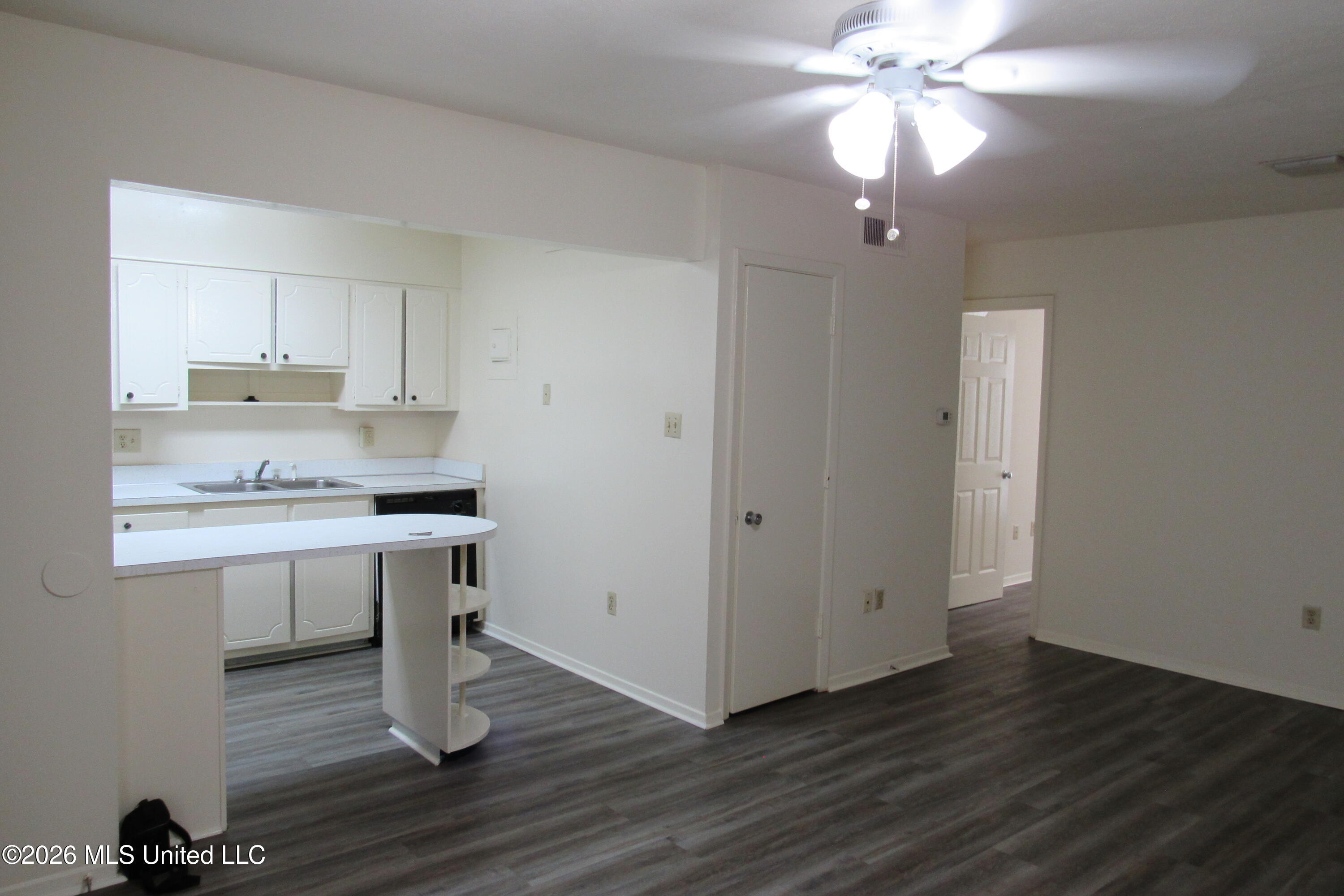 949 Morningside Street, Unit D21 Jackson, MS 39202 - Photo 4 of 13 6AA81FAB-53DE-42BB-923E-31F444A74ADF