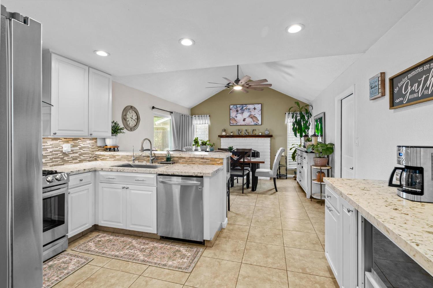 760 Pebble Way Manteca, CA 95336 - Photo 7 of 41