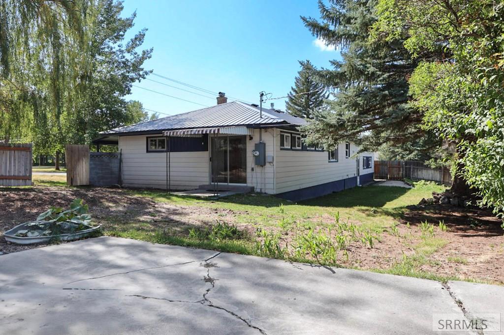 305 East 3rd South Rexburg, ID 83440 - Photo 40 of 43