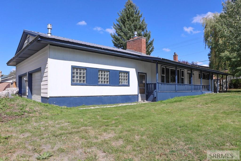 305 East 3rd South Rexburg, ID 83440 - Photo 4 of 43