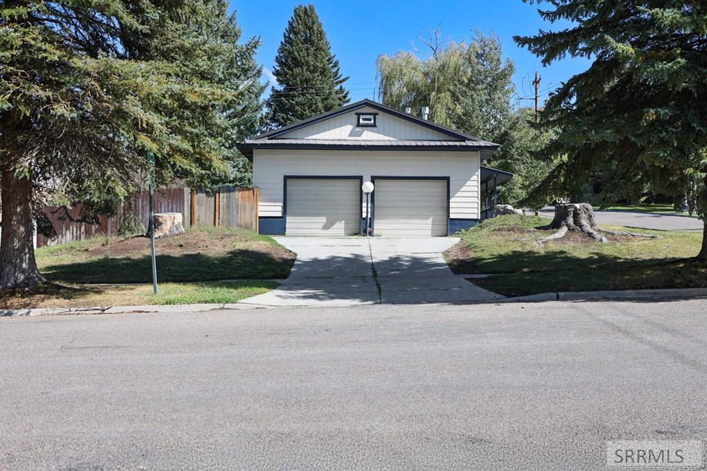 305 East 3rd South Rexburg, ID 83440 - Photo 7 of 43