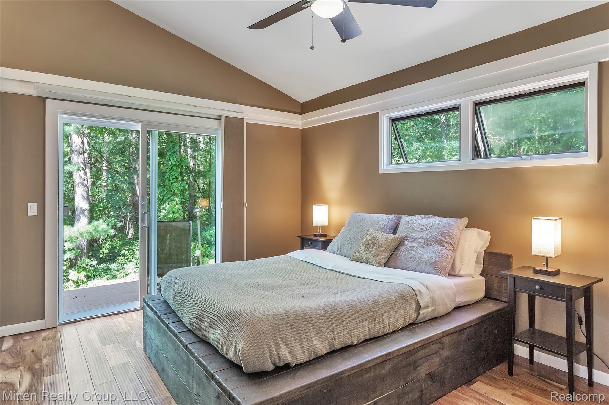 11290 Windy Ridge Drive Fenton, MI 48430 - Photo 21 of 57 11290-windy-ridge-trl-fenton-mi-48430-windowstill-21.jpg
