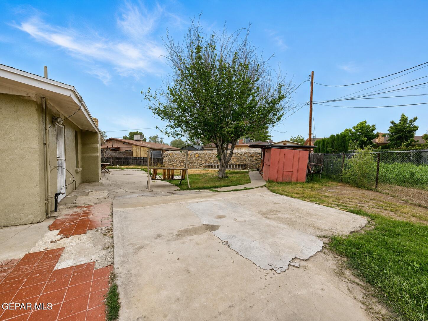 305 McCune Road El Paso, TX 79915 - Photo 3 of 23 1000058094