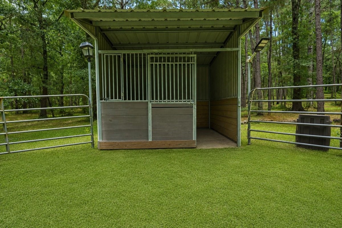 16375 Grand Flower Road Plantersville, TX 77363 - Photo 29 of 50 a view of outdoor space and deck