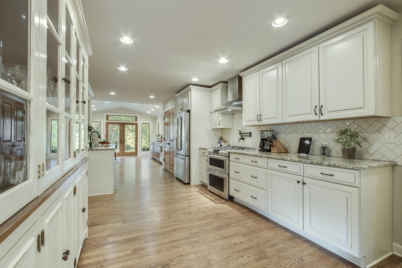 1008 Bluff View Road Southwest Knoxville, TN 37919 - Photo 3 of 40 Gallery Image 3