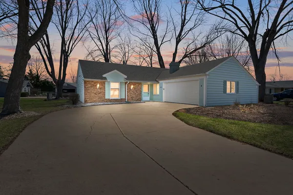 $299,900 | 4 Barclay Court, Montgomery, IL 60538