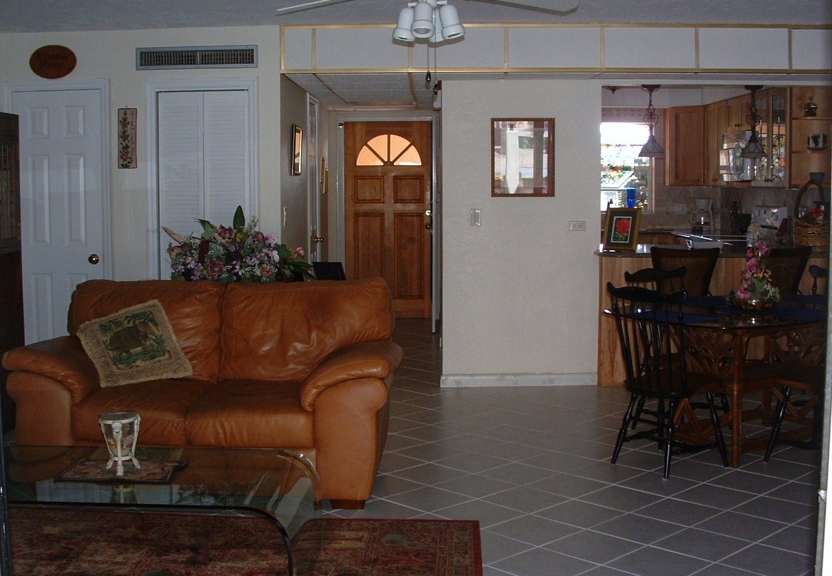 423 Sombrero Beach Road, Unit 6 Marathon, FL 33050 - Photo 3 of 23 inside front foyer and entrance