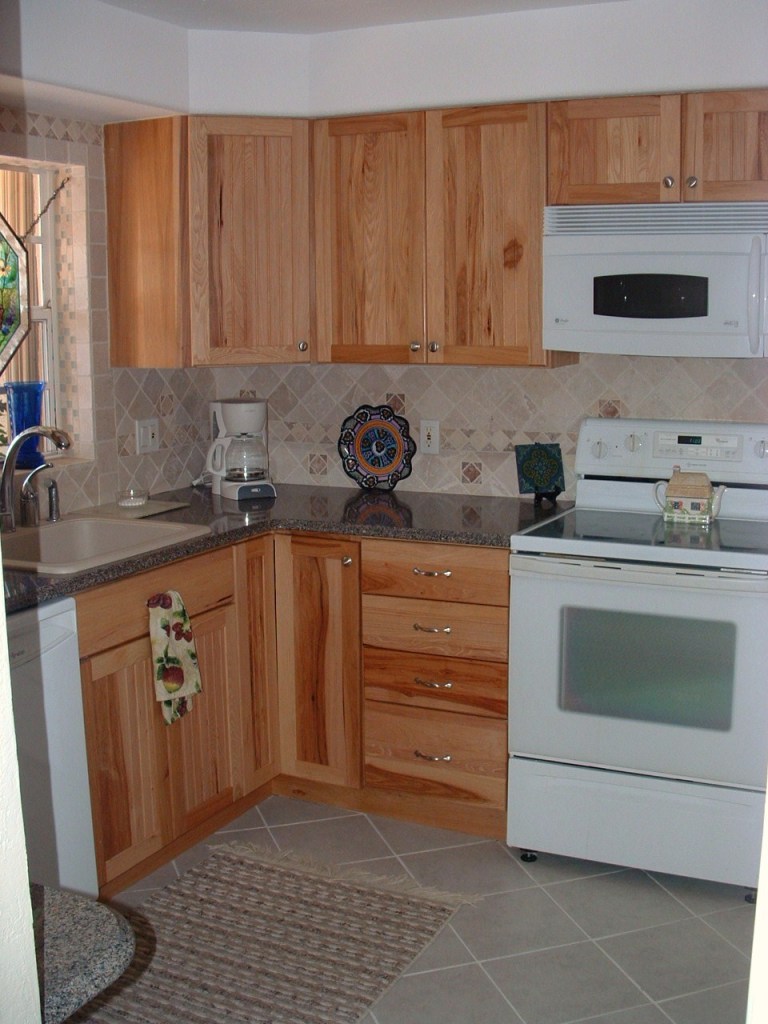 423 Sombrero Beach Road, Unit 6 Marathon, FL 33050 - Photo 4 of 23 kitchen