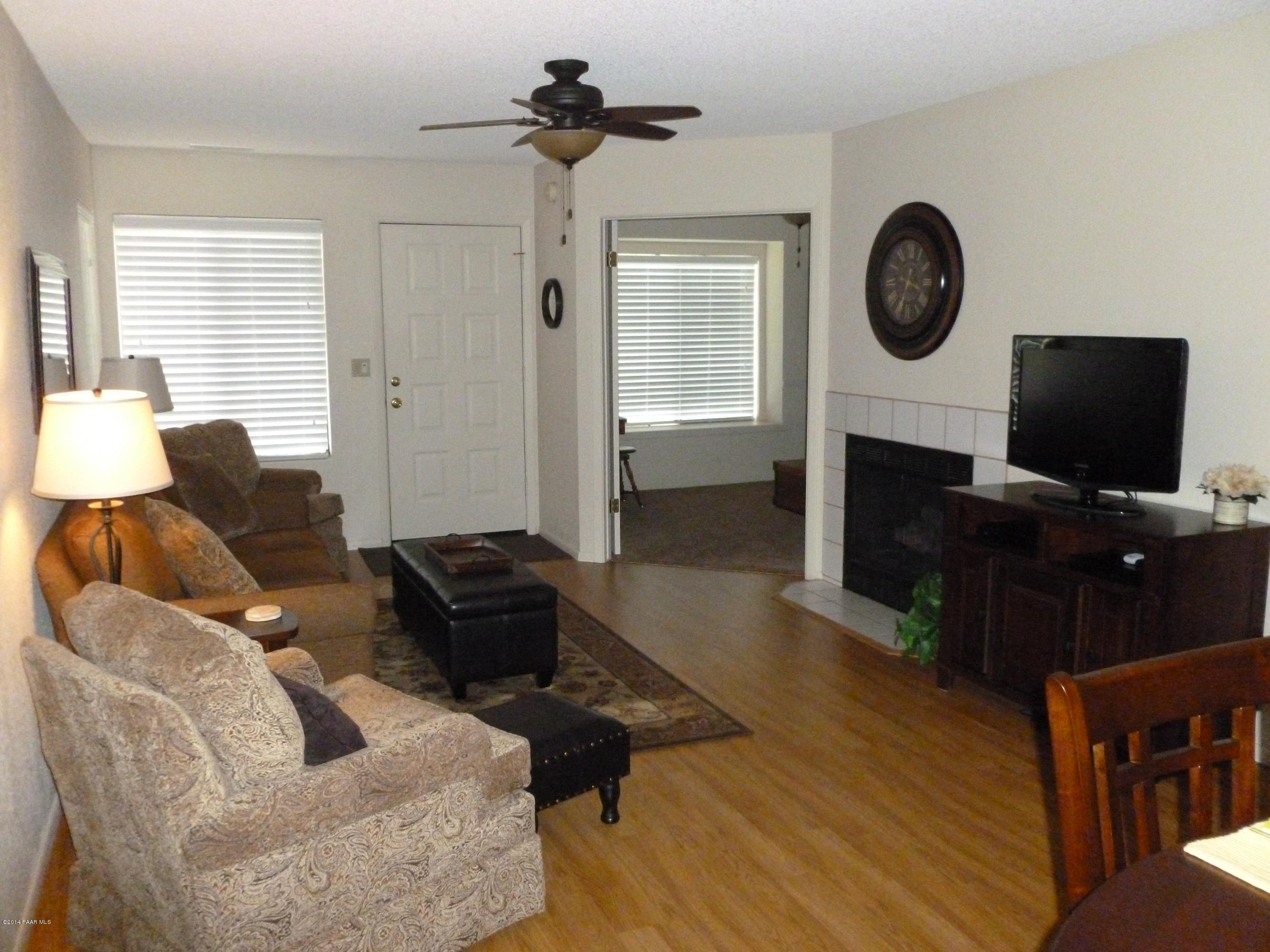 3089 Montana Terrace Road, Unit 3B Prescott, AZ 86301 - Photo 6 of 18 living room