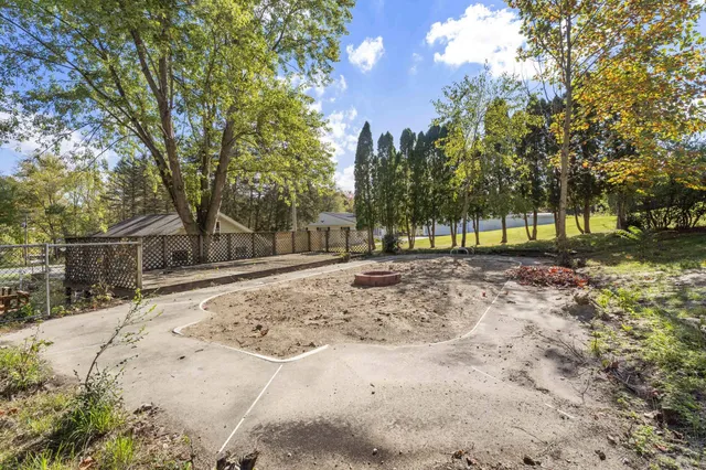 $219,000 | 12690 Red Bud Trail North, Buchanan, MI 49107