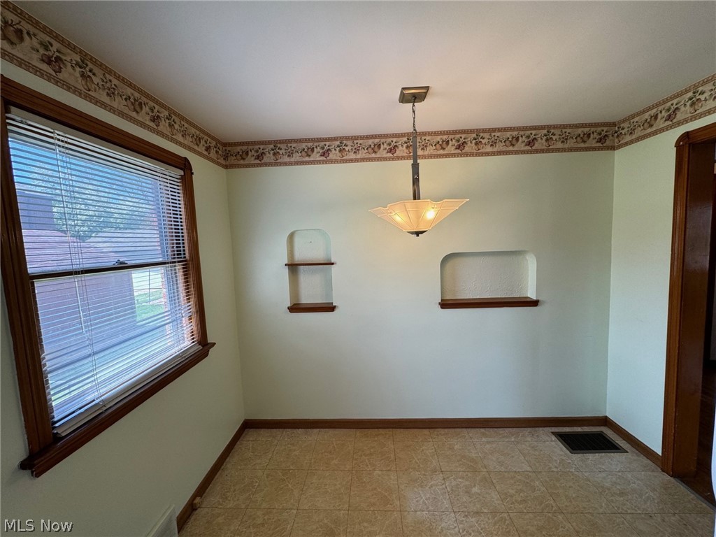 17920 Nottingham Road Cleveland, OH 44119 - Photo 11 of 18 Gallery Image 11