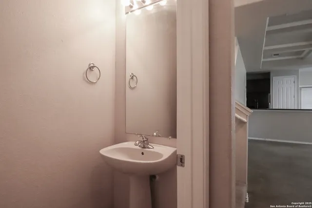 $1,450 | 1125 Brown Rock Drive, New Braunfels, TX 78130