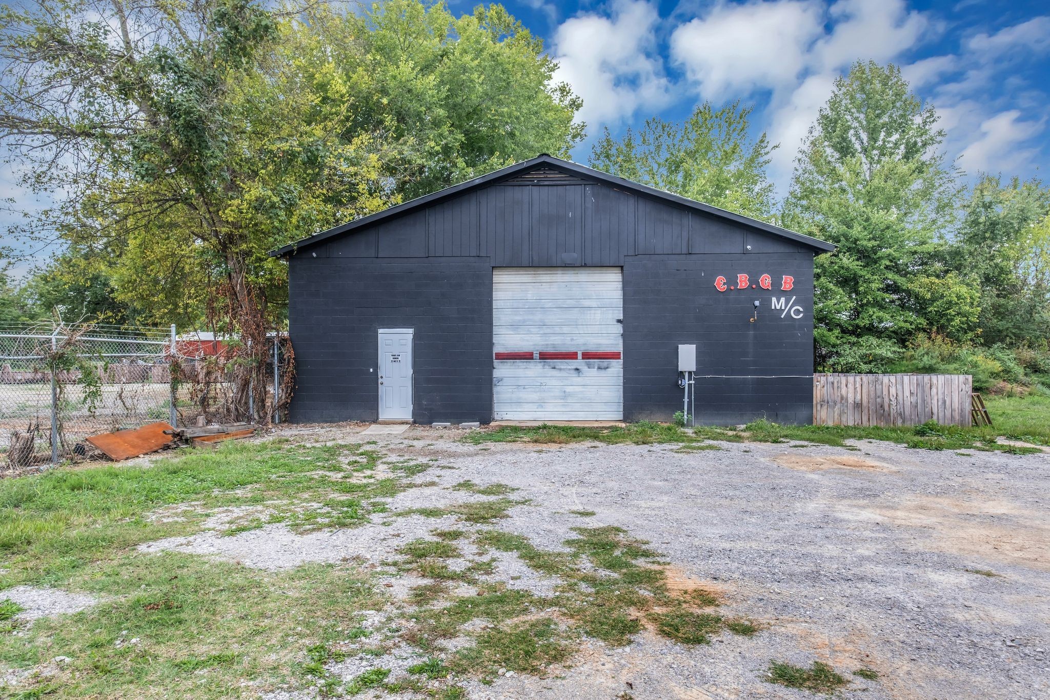 1409 Buffalo Road Lawrenceburg, TN 38464 - Photo 24 of 37 a backyard of a house with barbeque oven