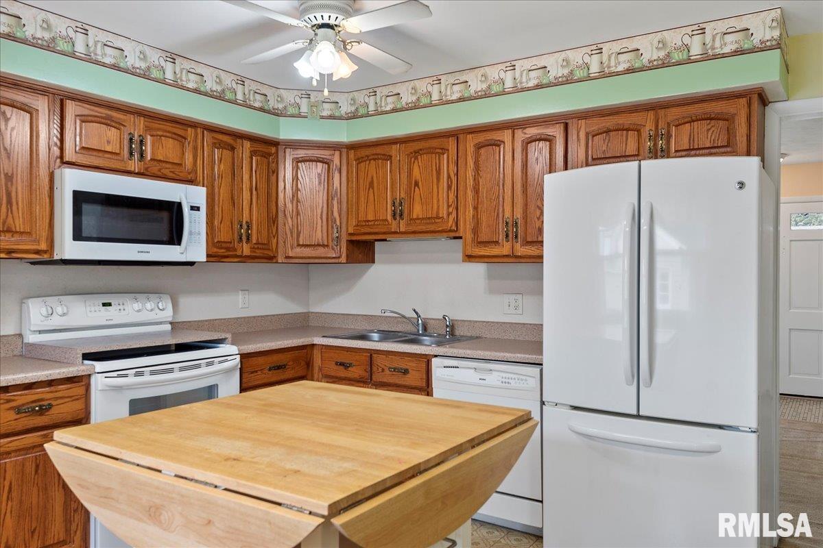 228 Dickinson Road Springfield, IL 62704 - Photo 13 of 47