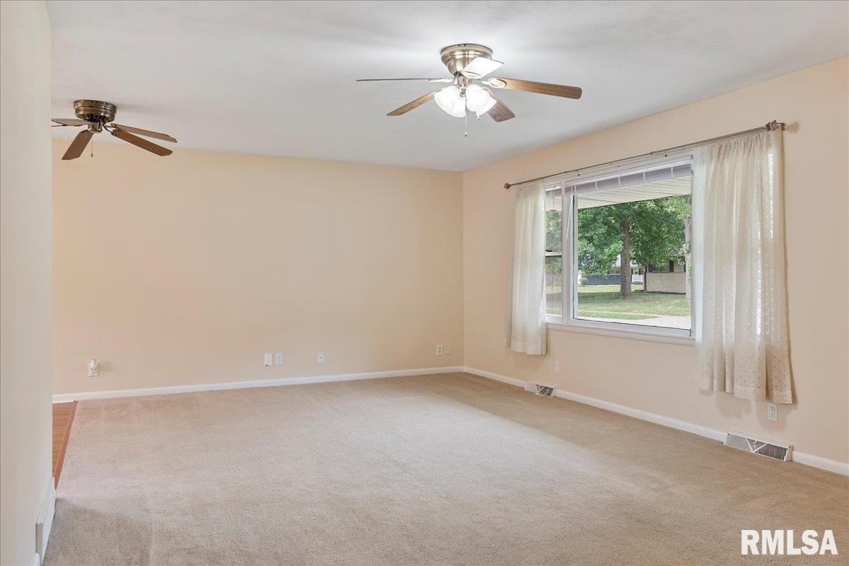 228 Dickinson Road Springfield, IL 62704 - Photo 5 of 47