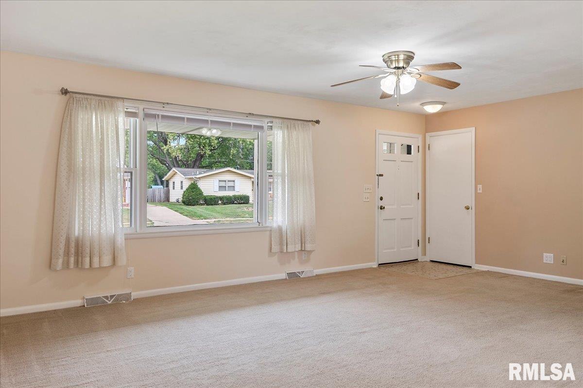 228 Dickinson Road Springfield, IL 62704 - Photo 6 of 47