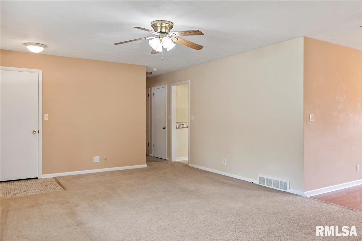 228 Dickinson Road Springfield, IL 62704 - Photo 7 of 47