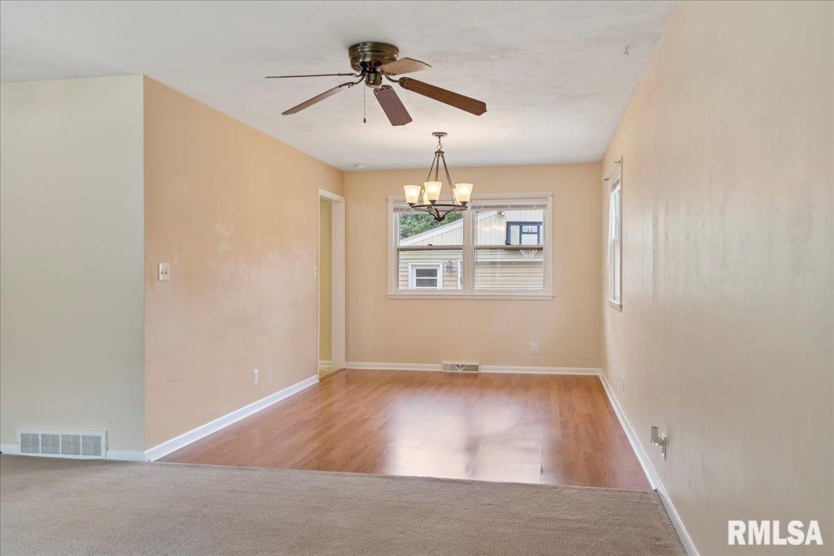 228 Dickinson Road Springfield, IL 62704 - Photo 8 of 47