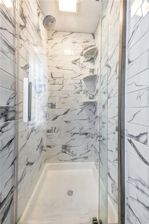 3941 Drexel Road Pittsburgh, PA 15212 - Photo 15 of 25 a bathroom with a bathtub