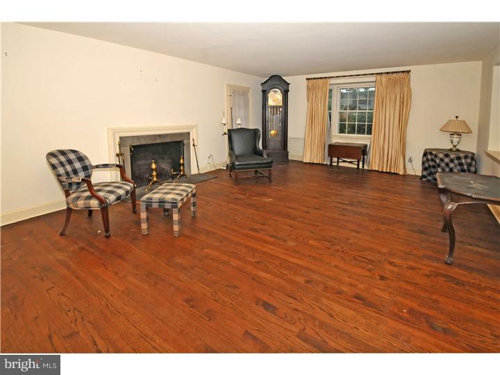 1921 Lambert Road Jenkintown, PA 19046 - Photo 4 of 24 Living Room