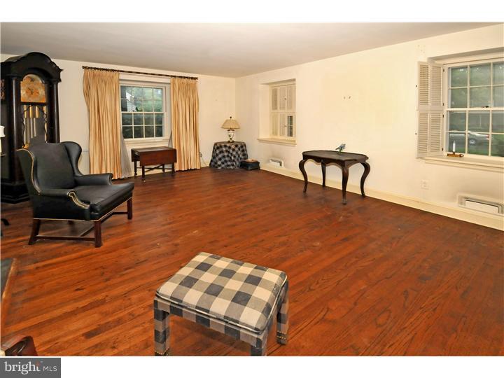 1921 Lambert Road Jenkintown, PA 19046 - Photo 5 of 24 Living Room