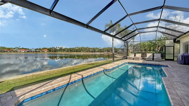 $1,000,000 | 6619 Waters Edge Way, Lakewood Ranch, FL 34202