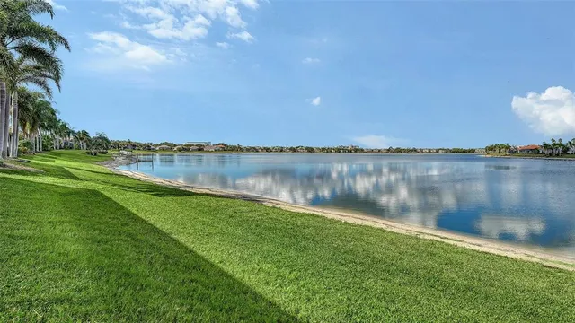 $1,000,000 | 6619 Waters Edge Way, Lakewood Ranch, FL 34202