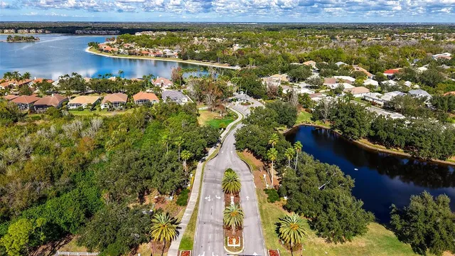 $1,000,000 | 6619 Waters Edge Way, Lakewood Ranch, FL 34202