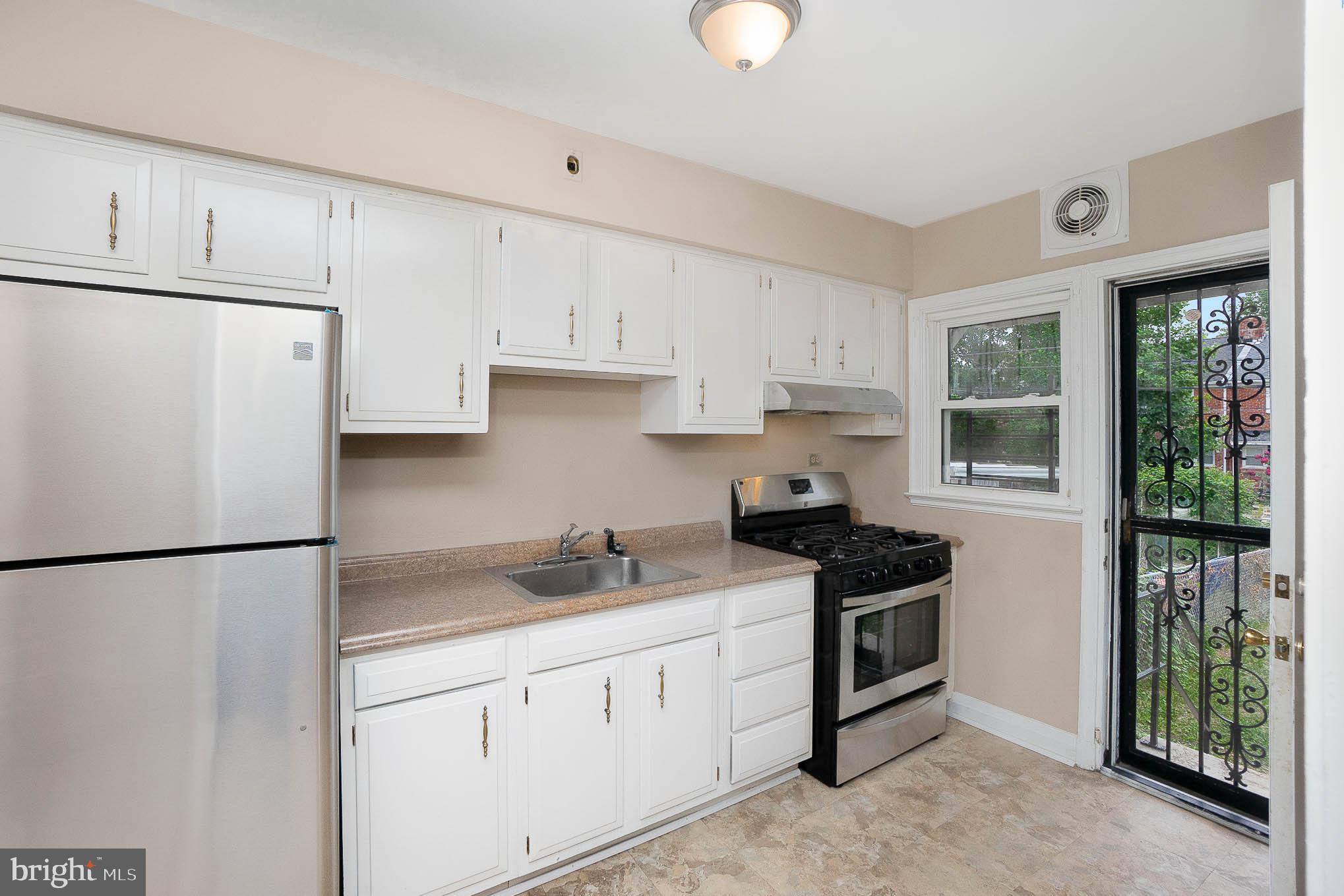 1523 Stonewood Road Baltimore, MD 21239 - Photo 10 of 30 Gallery Image 10
