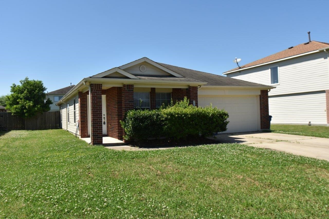 1126 Desert Oasis Lane Rosenberg, TX 77471 - Photo 2 of 16 a front view of a house with a yard and garage