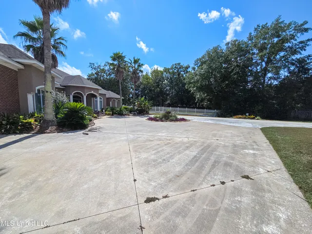 $699,900 | 1010 Boxwood Street, Pascagoula, MS 39567