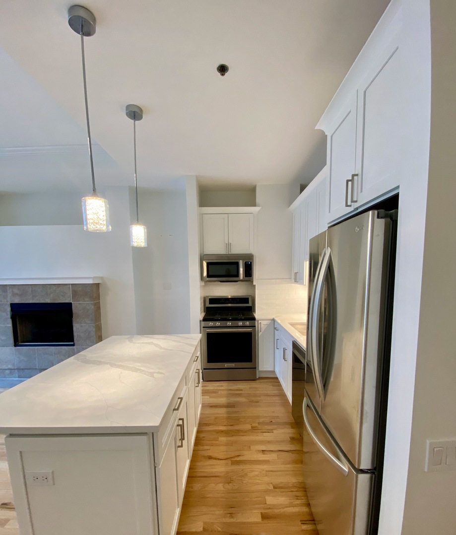 212 West Washington Street, Unit 910 Chicago, IL 60606 - Photo 8 of 24