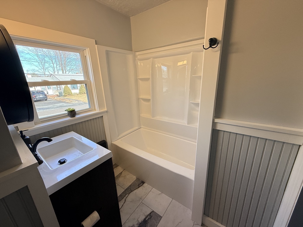 12 Dellawanda Road Swansea, MA 02777 - Photo 11 of 16 Gallery Image 11